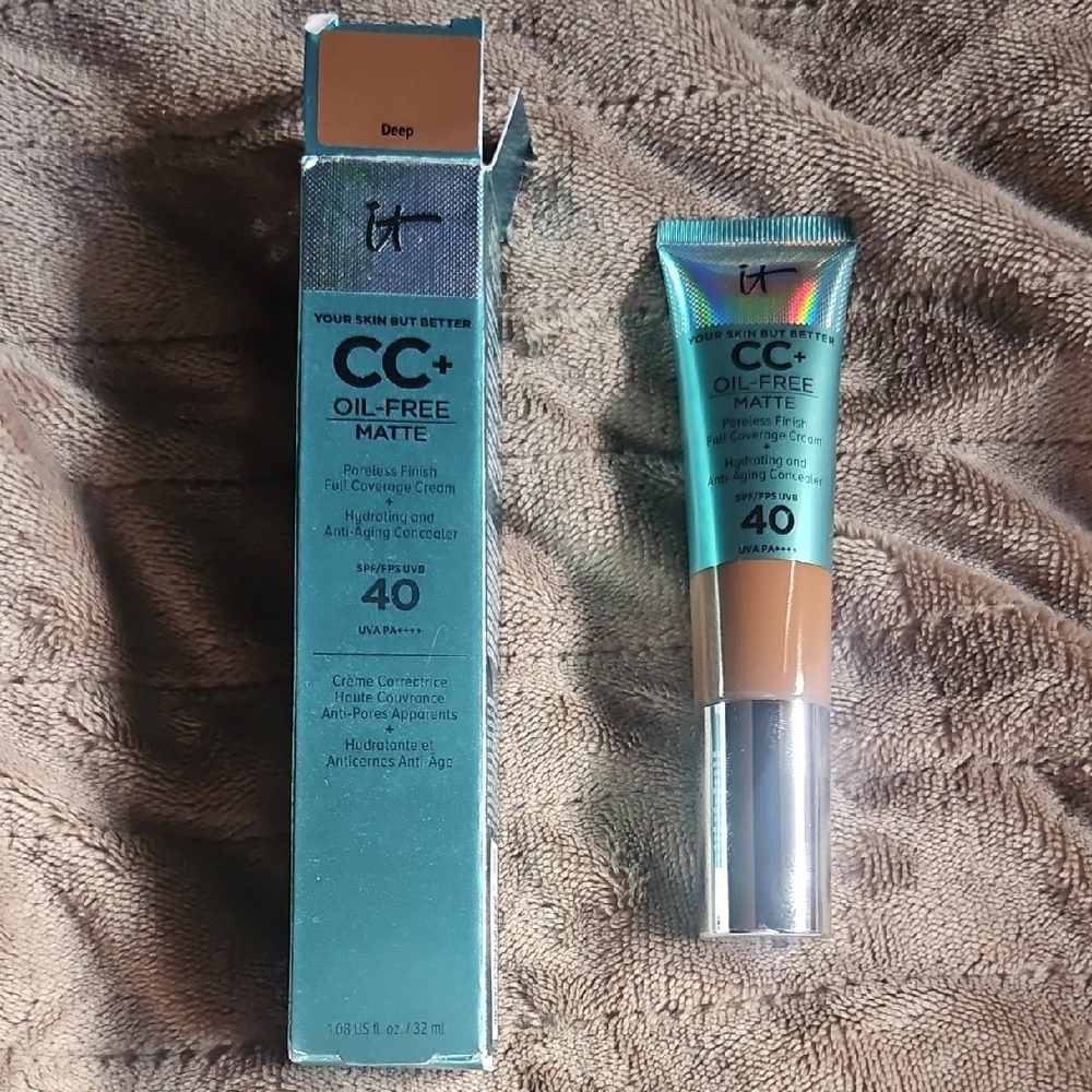 it cosmetics CC+ Oil-Free Matte Full Coverage Cream SPF 40 - Deep (Tan/Brown)